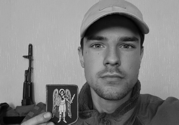 В Киеве попрощаются с погибшим воином и активистом Романом Ратушным. 