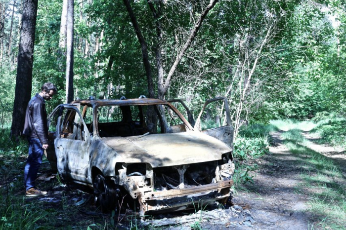 Сгоревшая и расстрелянная машина Макса Левина.