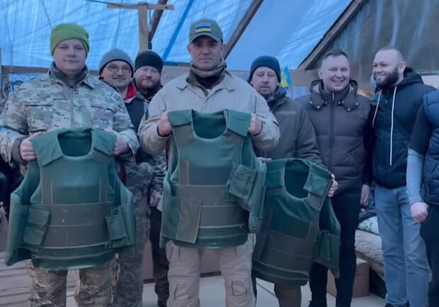 Нардеп Тищенко попал в скандал из-за подаренных бойцам ТРО бронежилетов. 