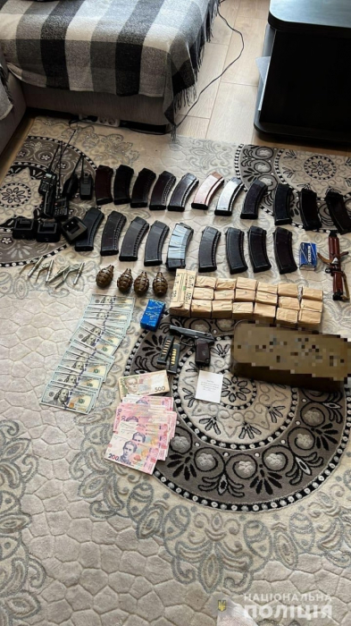 В Киеве на "горячем" поймали незаконных торговцев оружием