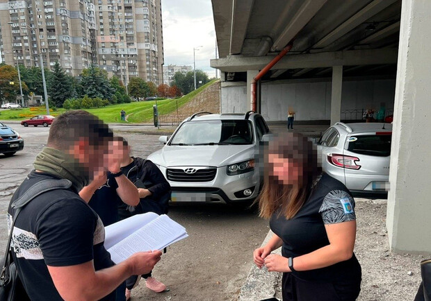 У Києві затримали жінку, яка здавала розташування ЗСУ та важливих об'єктів. 