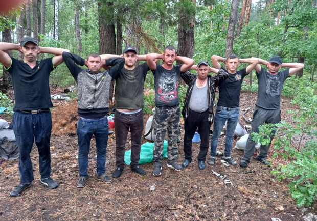 В лесу на Киевщине задержали группу мужчин 