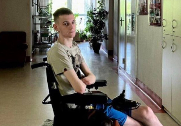 19-річний військовий втратив кінцівки у бою під Києвом, але готовий повертатися до життя. 