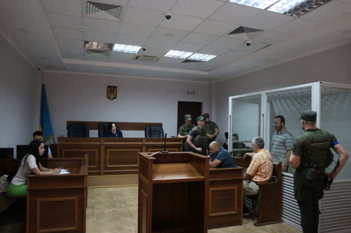В Киеве осудили российского оккупанта, который в марте ограбил дом.