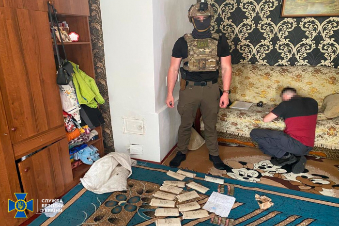 На Київщині викрили агентів РФ, які збирали дані про постачання зброї для ЗСУ.