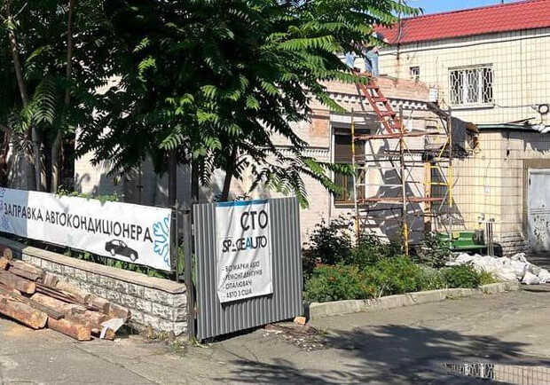 У Протасовому Яру незаконно демонтують будинок початку 20 століття. 
