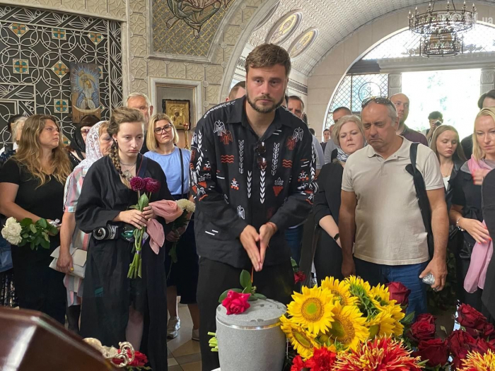 Єгор Гордєєв на церемонії прощання з Русланою Писанкою.