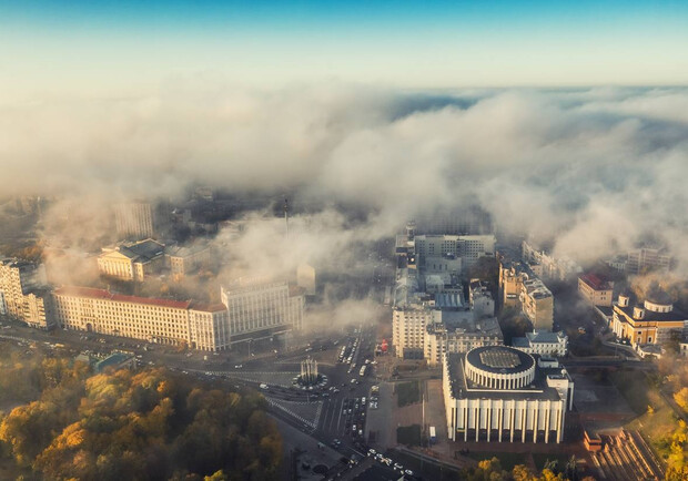 Чому у Києві декілька днів було забруднене повітря і відчувався запах гару. 