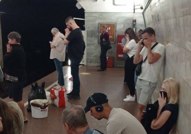 В Киеве неизвестный распылил газ на одной из станций метро: подробности. 