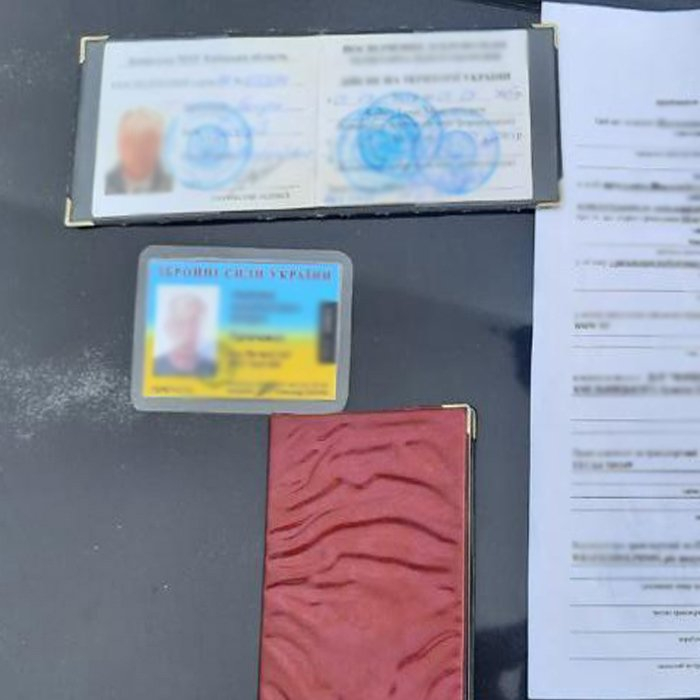 У Києві з арсеналом зброї та боєприпасів затримали 63-річного чоловіка