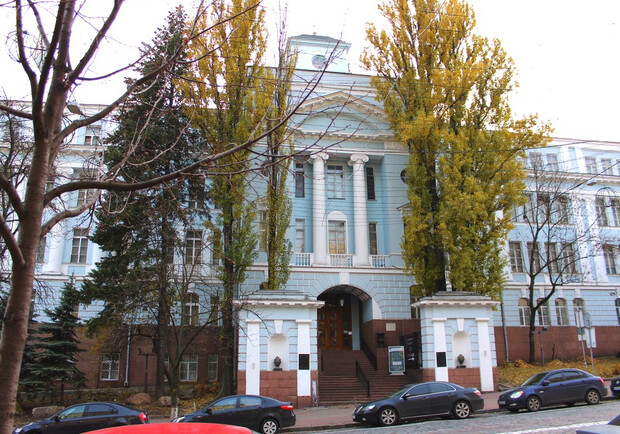 У Києві просять урятувати Національний науково-природничий музей після обстрілів. 