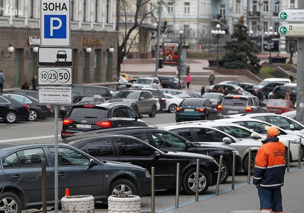 У Києві затвердили Програму розвитку паркувального простору на 2023 рік. 