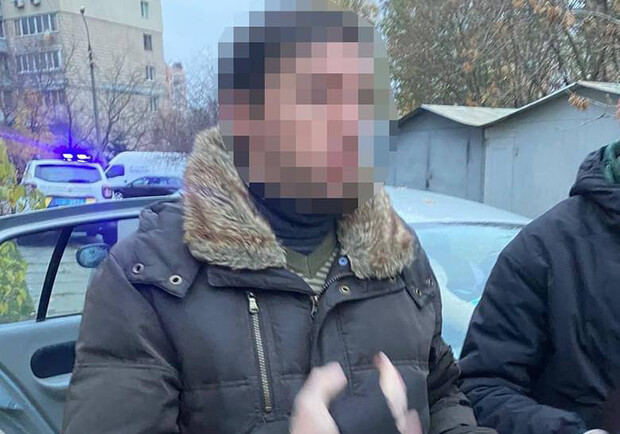 У Києві чоловік вчиняв розпусні дії відносно 8-річної падчерки 