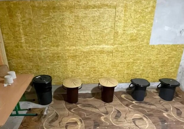 У київських школах просять встановити нормальні туалети в укриттях. 