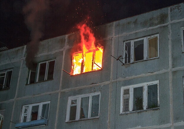 Житель Києва використав саморобну плитку у квартирі та мало не спалив своє житло. 