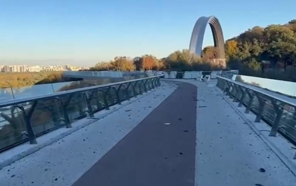 Кличко анонсував завершення ремонту Скляного мосту у Києві