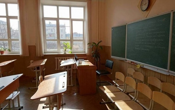 Школярі Київської області тимчасово навчатимуться онлайн