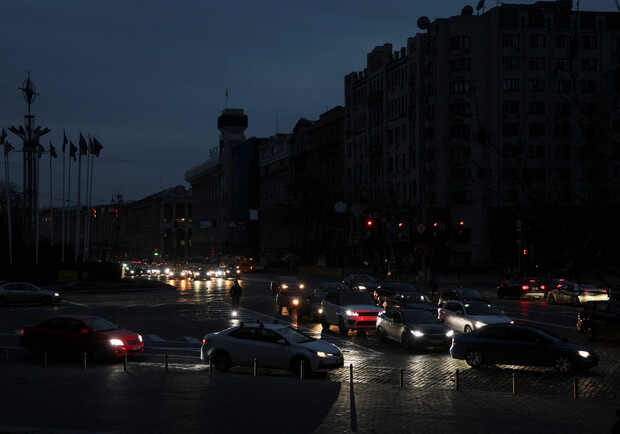 Стало відомо, як довго у Києві триватимуть екстрені відключення світла. 