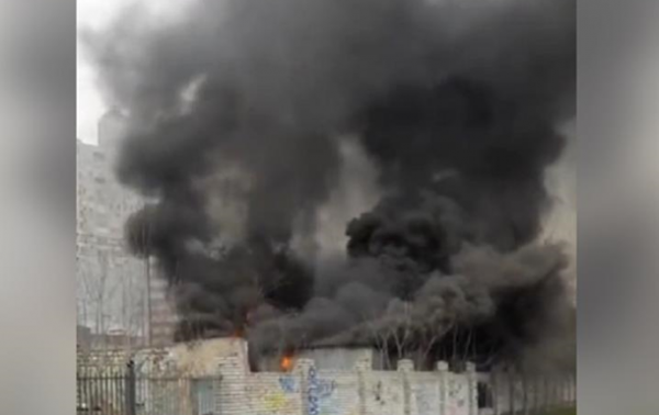 У Києві спалахнула сильна пожежа