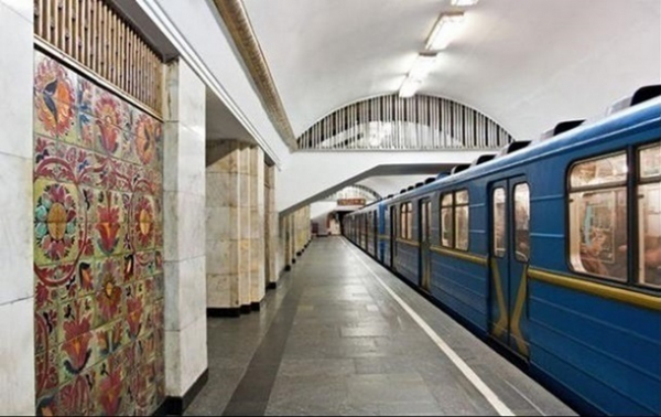 У Києві відновлено рух поїздів на всіх лініях метрополітену