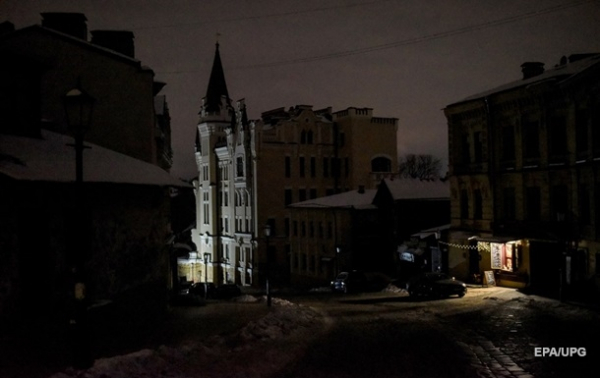 У Києві та області тривають екстрені відключення світла
