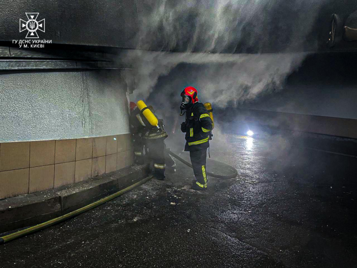На Новопечерських Липках загорівся підземний паркінг: подробиці.