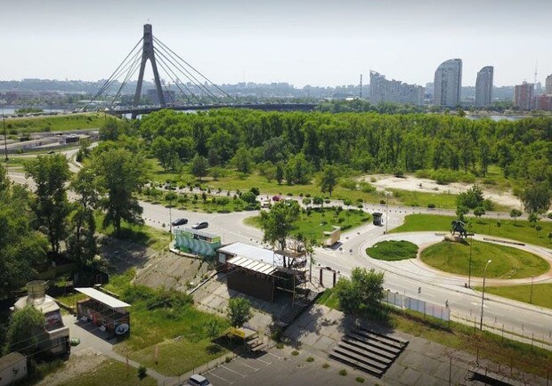 У Києві посадовець та підрядники вкрали на ремонті парку "Муромець" мільйони гривень. 