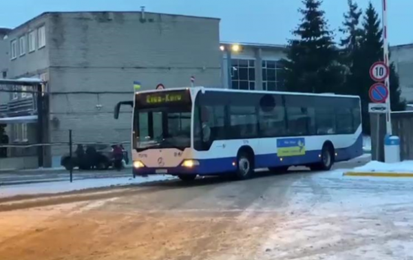 Рига відправила до Києва десять міських автобусів