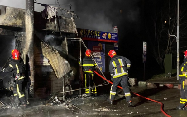У Києві згоріли торгові кіоски