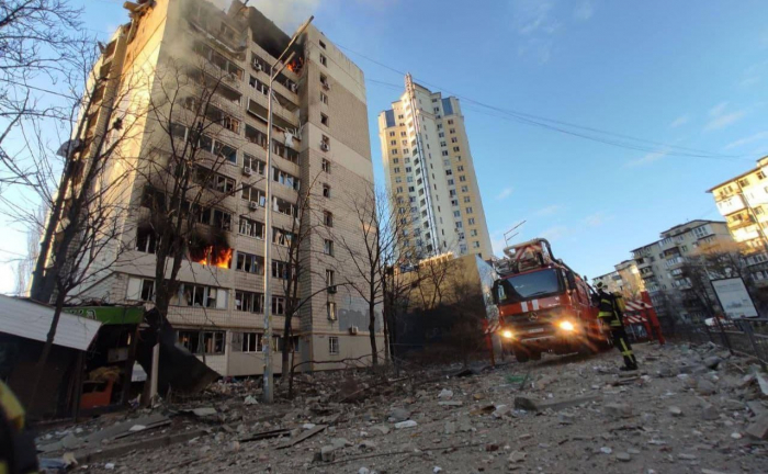 У Шевченківському районі відновили пошкоджені ракетами будинки.