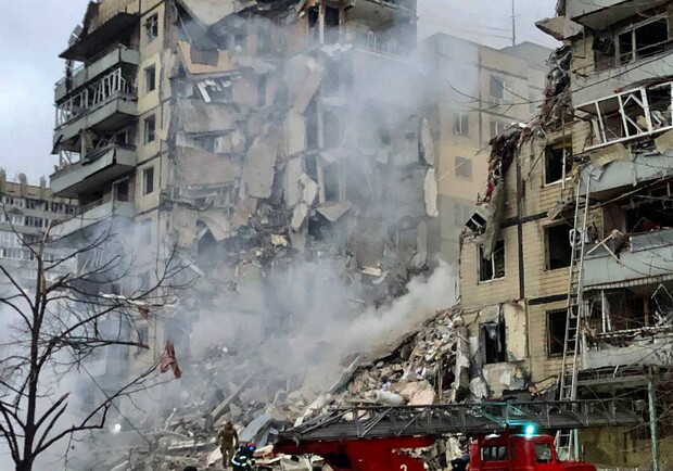 Подробиці ракетного удару по багатоповерхівці у Дніпрі: постраждали 10 людей