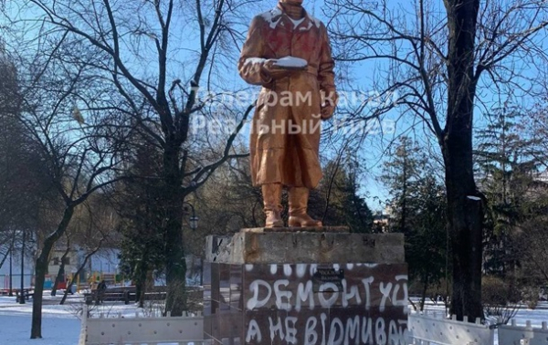 У Києві приступають до знесення двох пам'ятників