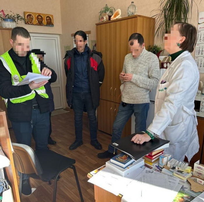 Київські лікарі продавали липові довідки ухилянтам. Фото: Поліція Києва