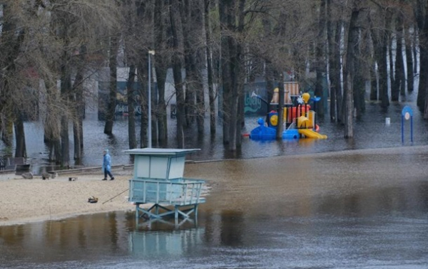 У Києві прискорилося зниження рівня води