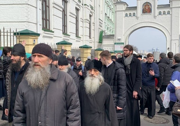 Під Лаврою сьогодні проходив мітинг проти "московських попів" – відео. 