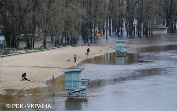 У Києві суттєво знизився рівень води у Дніпрі