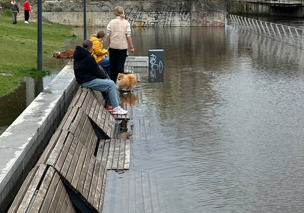 Стало відомо, що пік паводків у Києві ще попереду. 