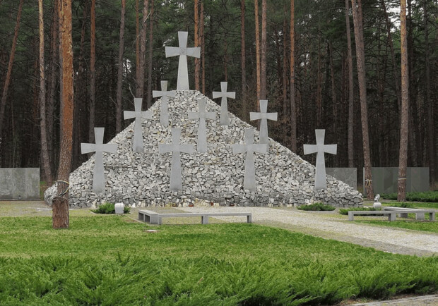 Розпочато процедуру створення головного військового цвинтаря на околиці Києва. 