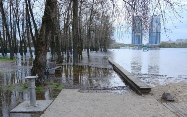 Рівень води у Києві пішов на спад