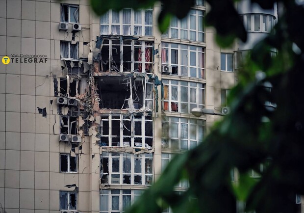 Як зараз виглядає будинок у Києві, на який упали уламки дронів 