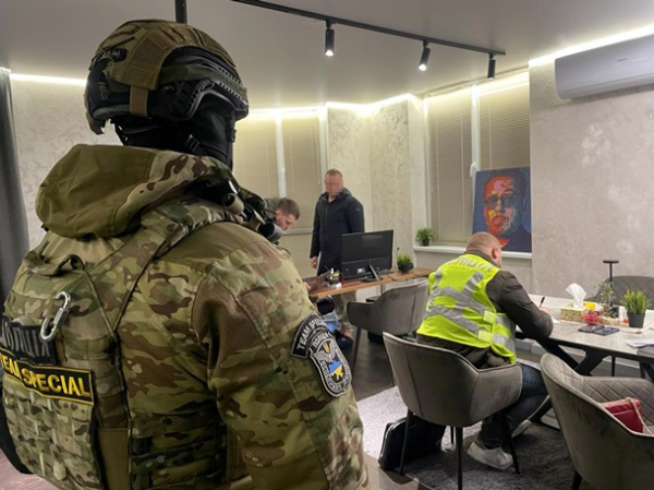 У Києві судитимуть шахрая, який привласнив гроші іноземних волонтерів