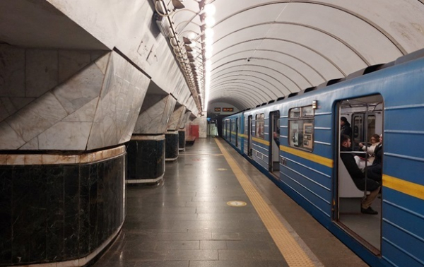 У Києві перейменували дві станції метро