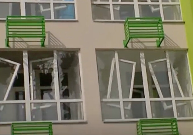 Наслідки нічної атаки дронами у Шевченківському районі Києва. 