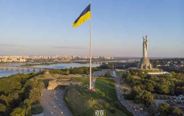 У Києві приспустять прапор на знак солідарності з кримськими татарами