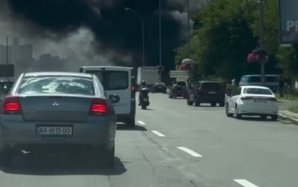 У Києві сталася масштабна пожежа на АЗС