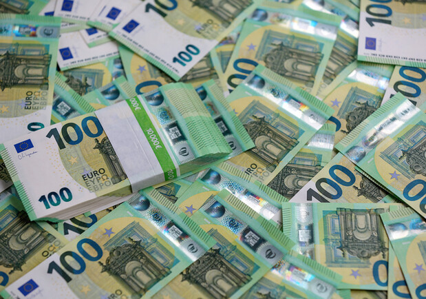 Курс валют в Україні 8 серпня 2023 року: скільки коштує долар і євро - 