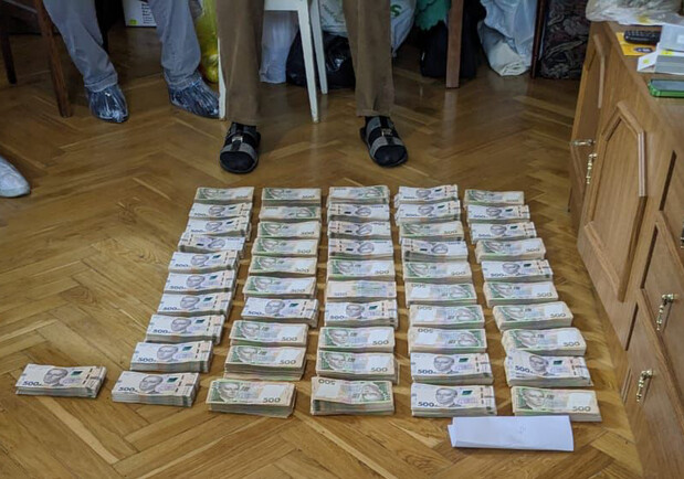 У Києві поліція затримала шахраїв, які продали фейкову квартиру за 29 мільйонів гривень - 