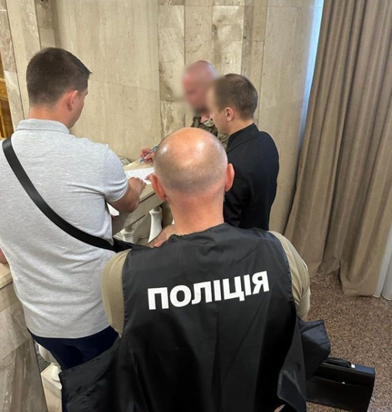 У Києві військкома підозрюють у корупції: влаштував на роботу близьку особу
