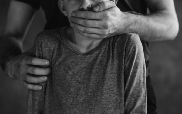 У Києві до 14 років в'язниці засудили ґвалтівника малолітнього хлопчика