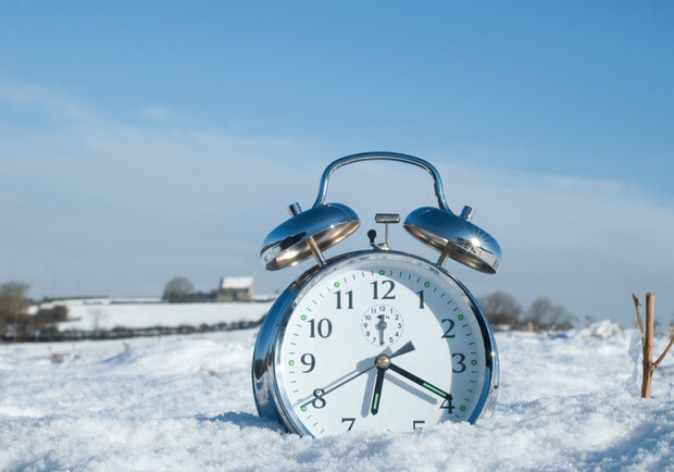 Перехід на зимовий час 2023: коли потрібно переводити стрілки годинника -